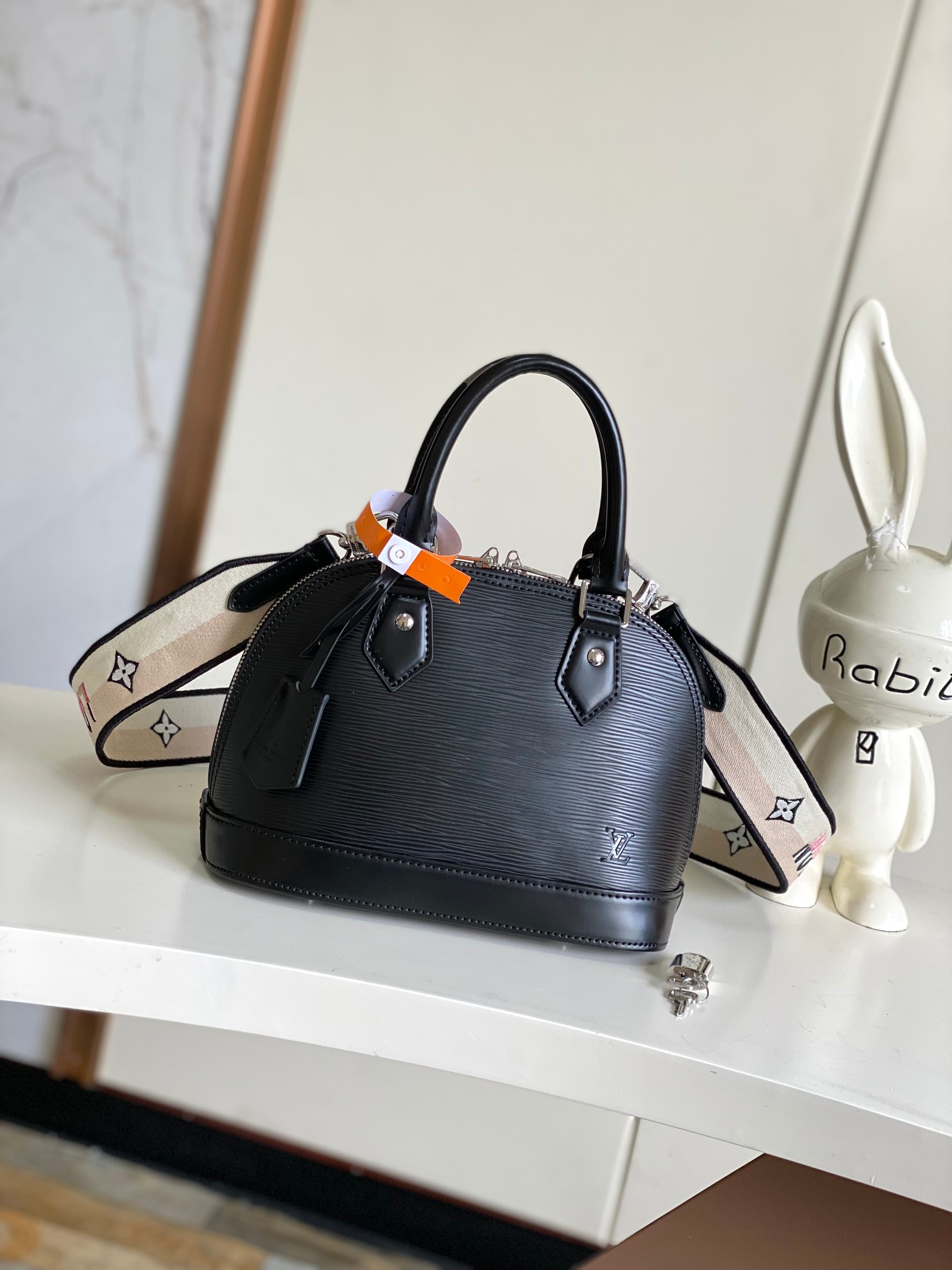 LOUIS VUITTON Alma BB Black Epi LOUIS VUITTON Alma BB Black Epi