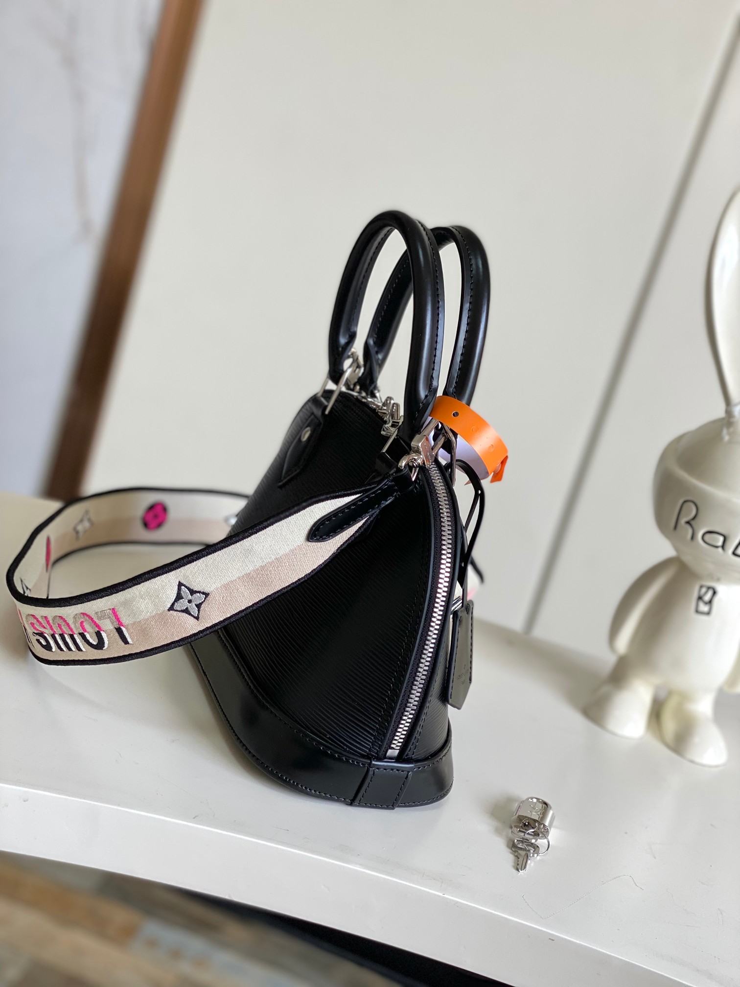 LOUIS VUITTON Alma BB Black Epi LOUIS VUITTON Alma BB Black Epi