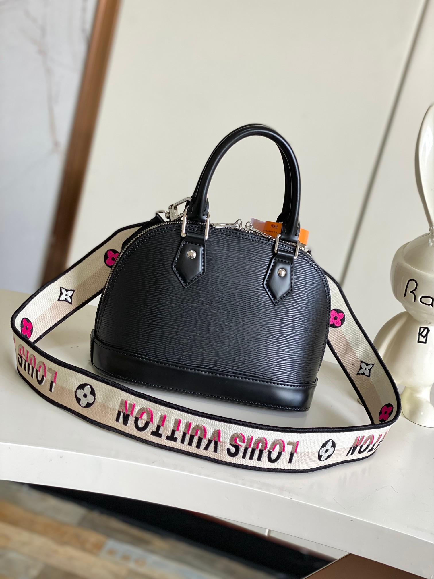 LOUIS VUITTON Alma BB Black Epi LOUIS VUITTON Alma BB Black Epi