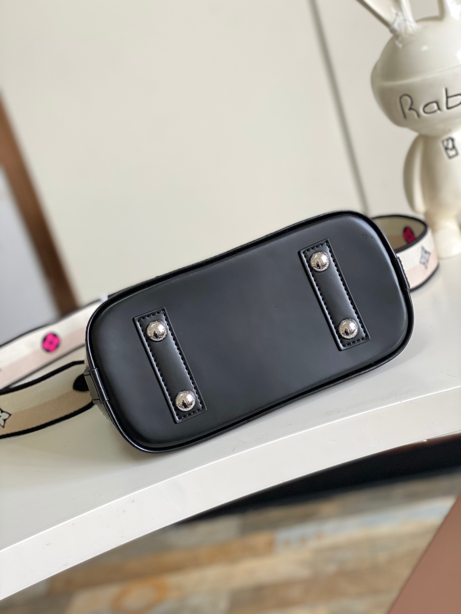 LOUIS VUITTON Alma BB Black Epi LOUIS VUITTON Alma BB Black Epi