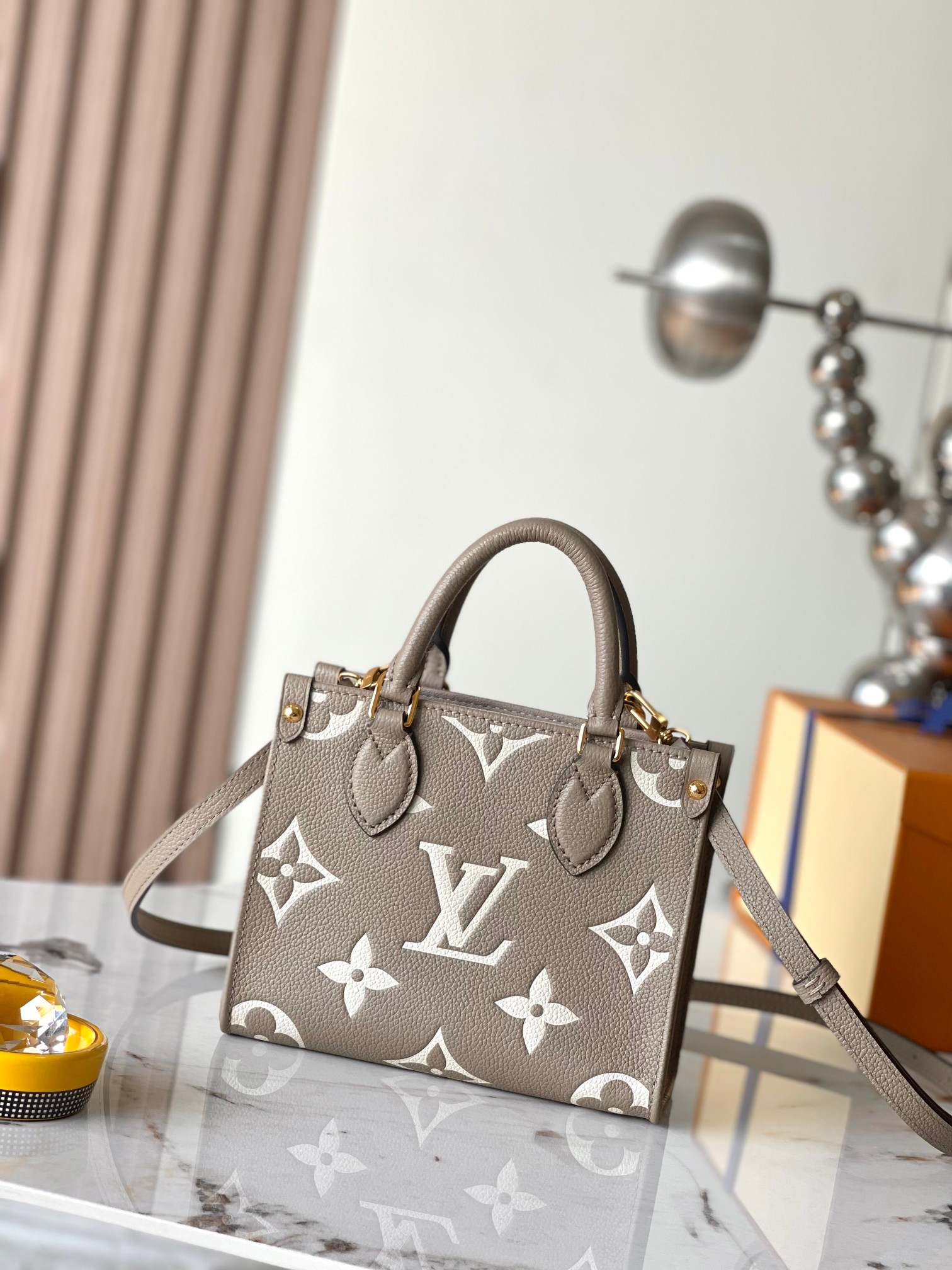 LOUIS VUITTON Onthego BB Bicolore Tourterelle Creme Monogram Empreinte LOUIS VUITTON Onthego BB Bicolore Tourterelle Creme Monogram Empreinte