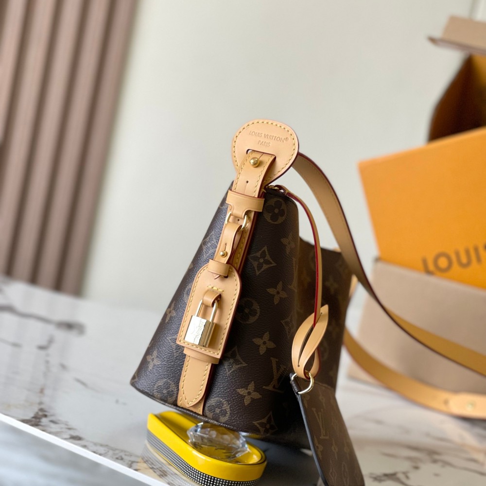 LOUIS VUITTON AIl ln BB Monogram