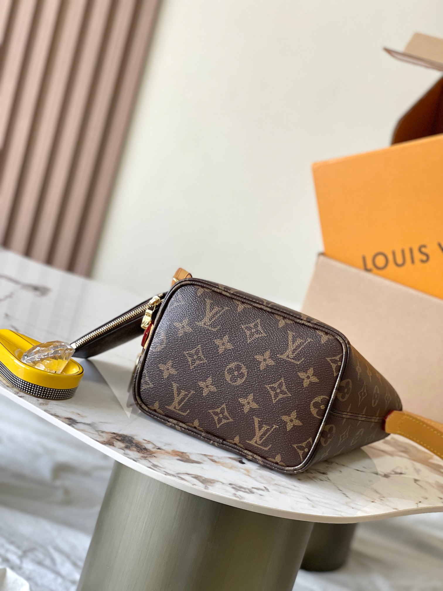 LOUIS VUITTON AIl ln BB Monogram LOUIS VUITTON AIl ln BB Monogram