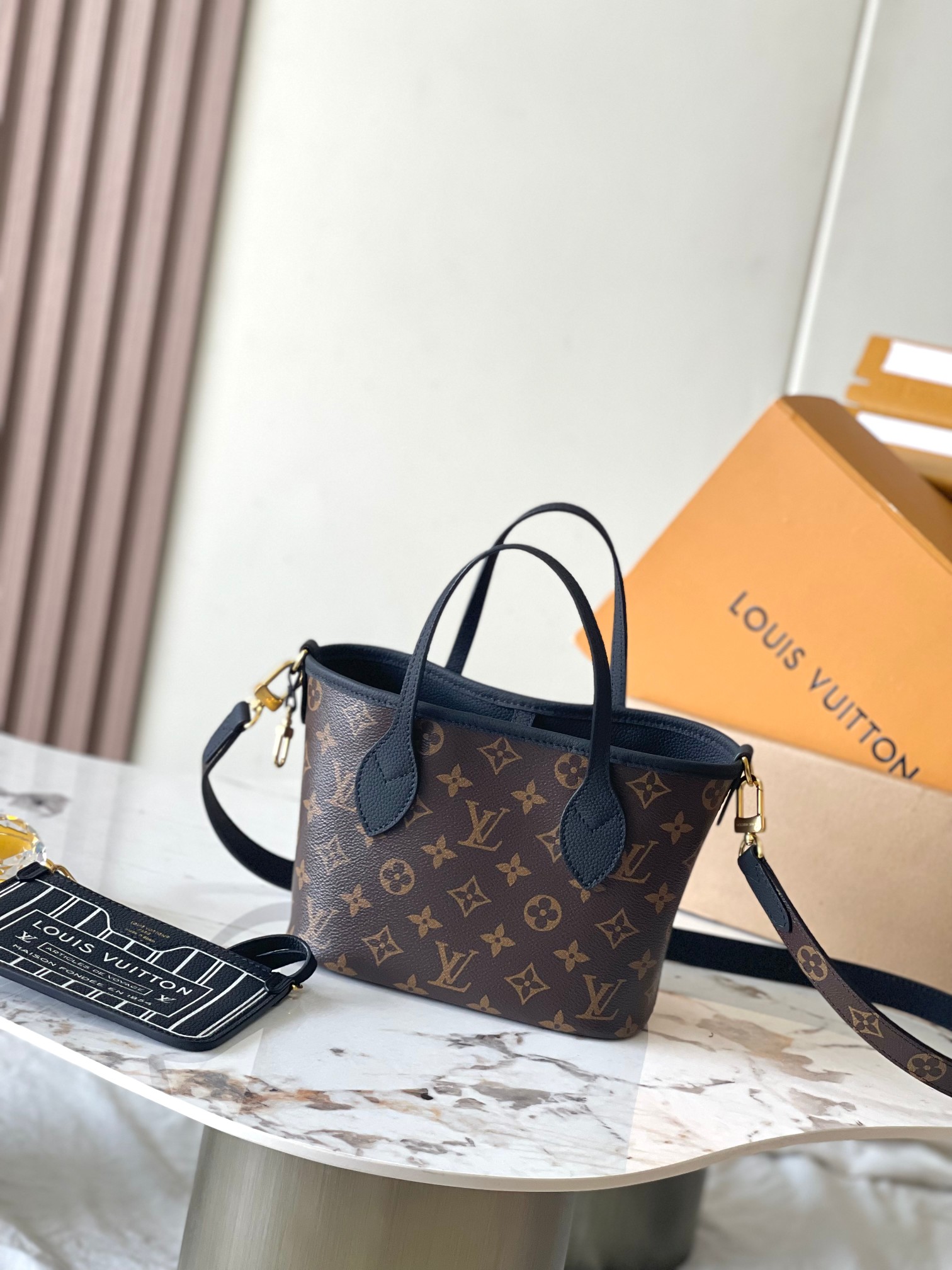 LOUIS VUITTON Neverfull Bandouliere Inside Out BB LOUIS VUITTON Neverfull Bandouliere Inside Out BB