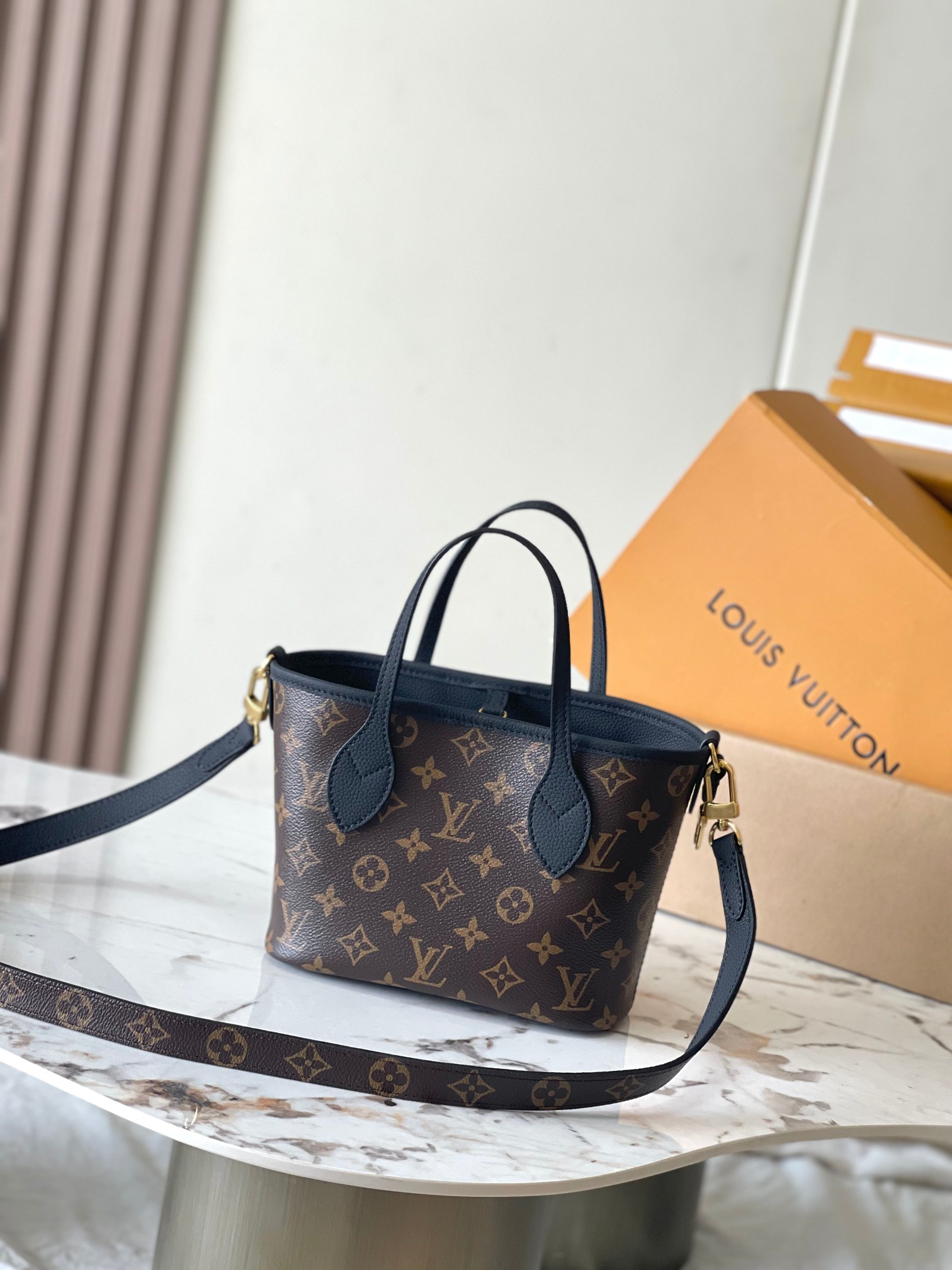 LOUIS VUITTON Neverfull Bandouliere Inside Out BB LOUIS VUITTON Neverfull Bandouliere Inside Out BB