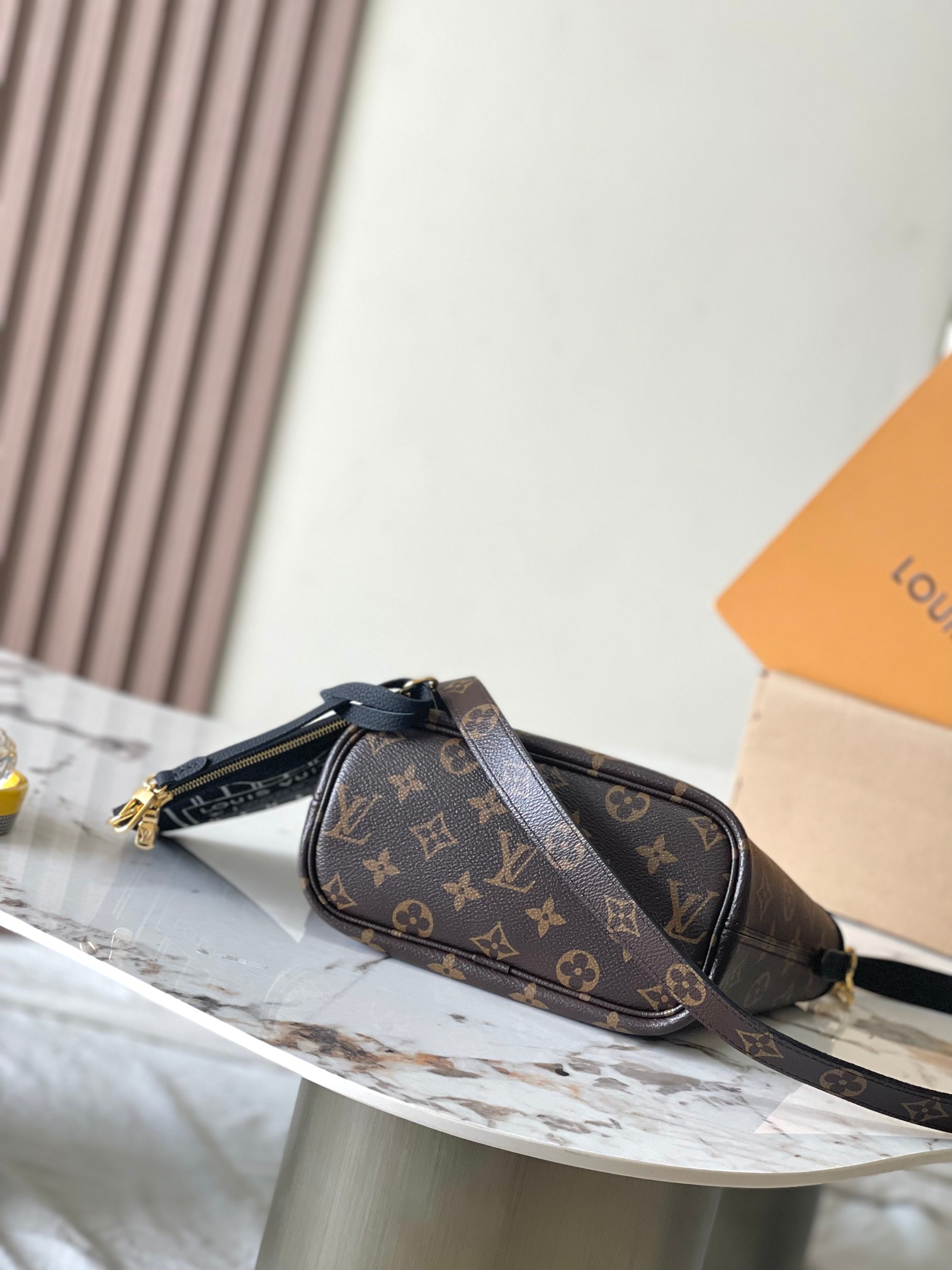 LOUIS VUITTON Neverfull Bandouliere Inside Out BB LOUIS VUITTON Neverfull Bandouliere Inside Out BB