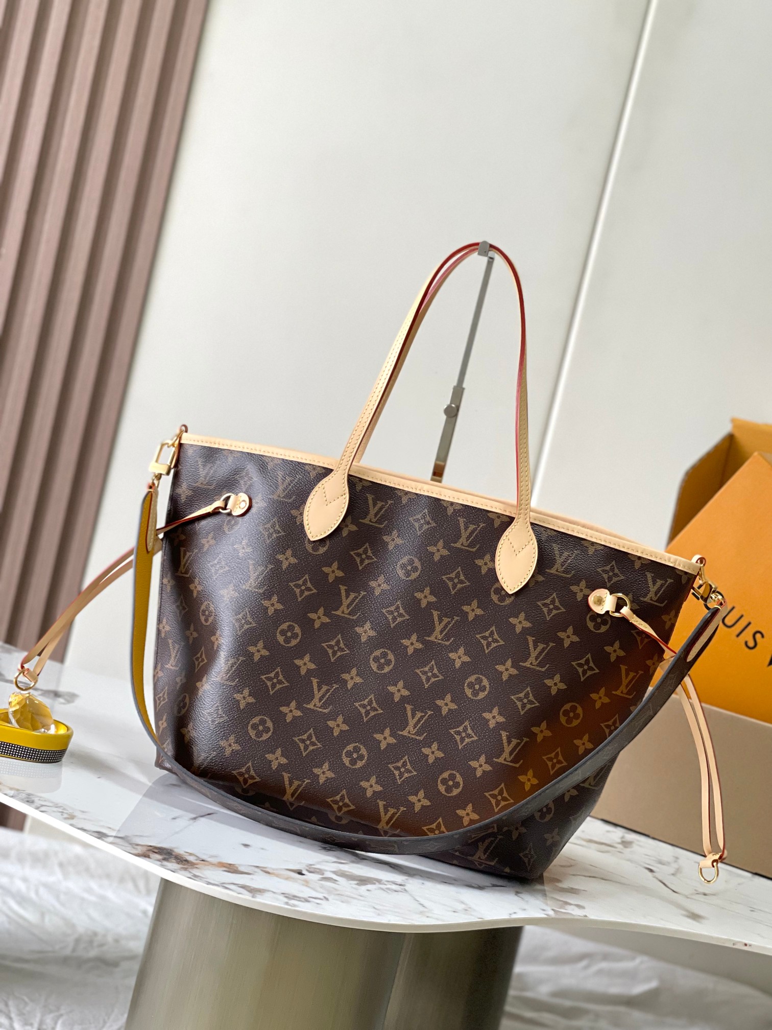 LOUIS VUITTON Neverfull Bandouliere Inside Out GM LOUIS VUITTON Neverfull Bandouliere Inside Out GM