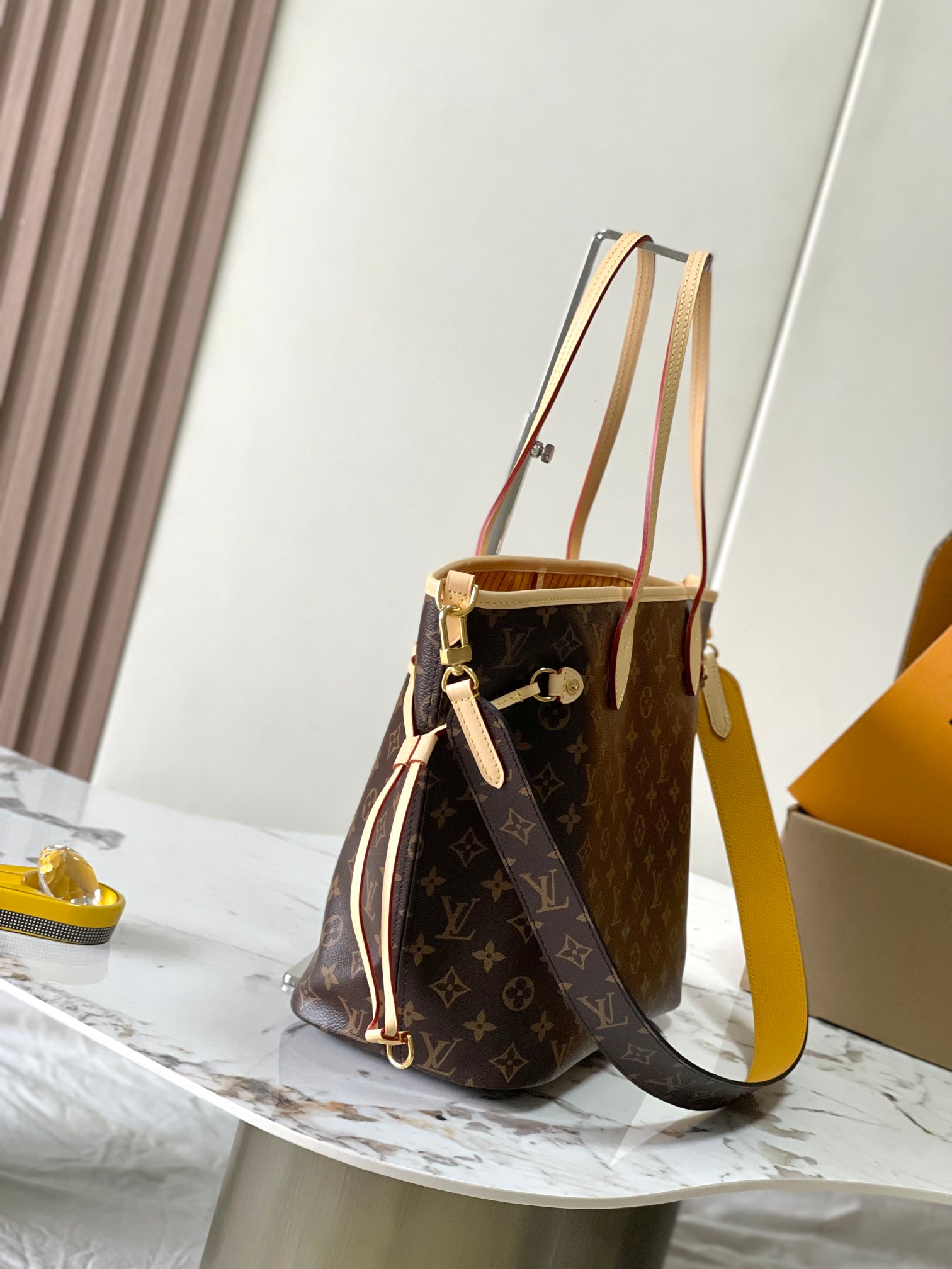 LOUIS VUITTON Neverfull Bandouliere Inside Out GM LOUIS VUITTON Neverfull Bandouliere Inside Out GM