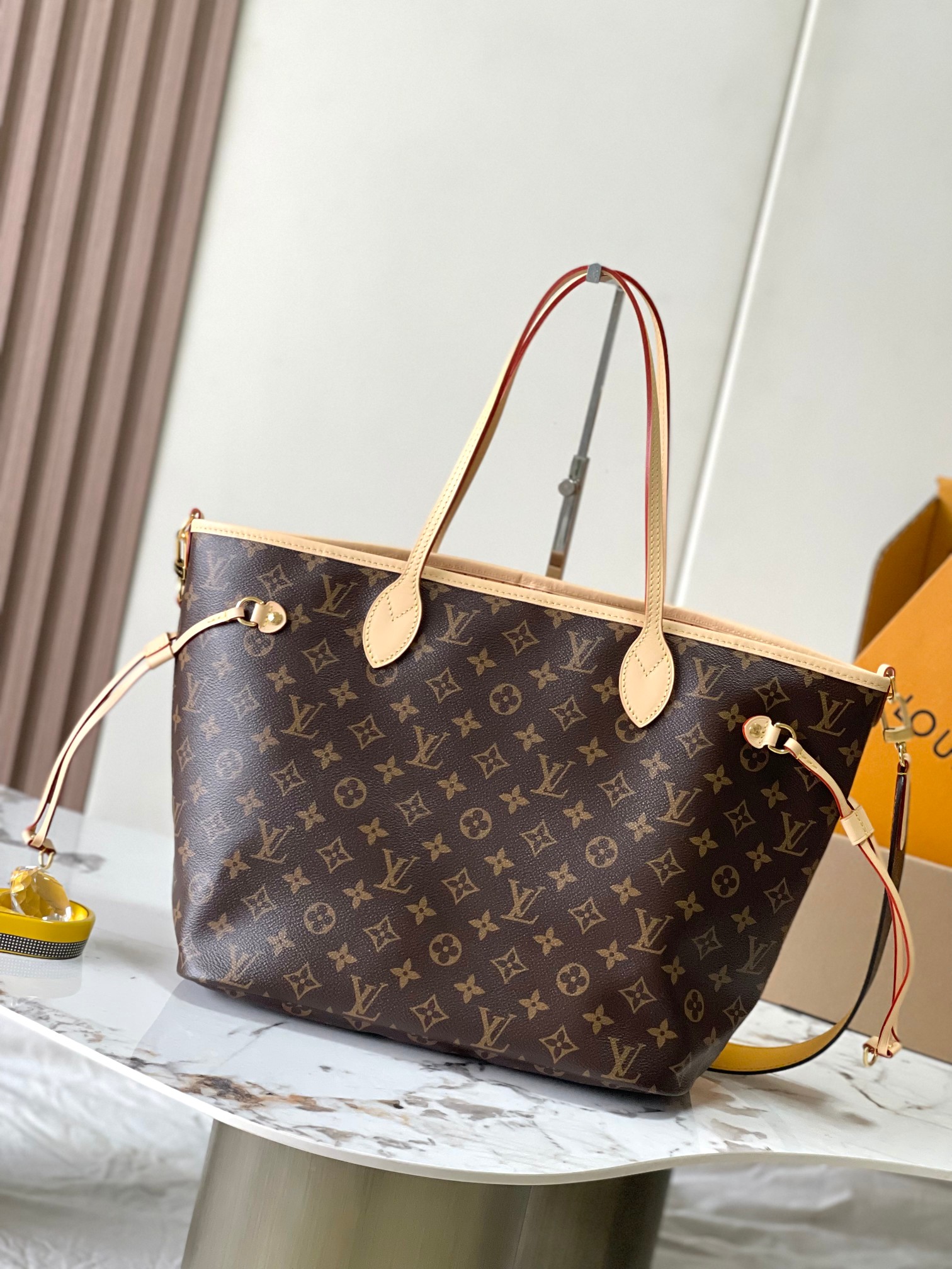 LOUIS VUITTON Neverfull Bandouliere Inside Out GM LOUIS VUITTON Neverfull Bandouliere Inside Out GM