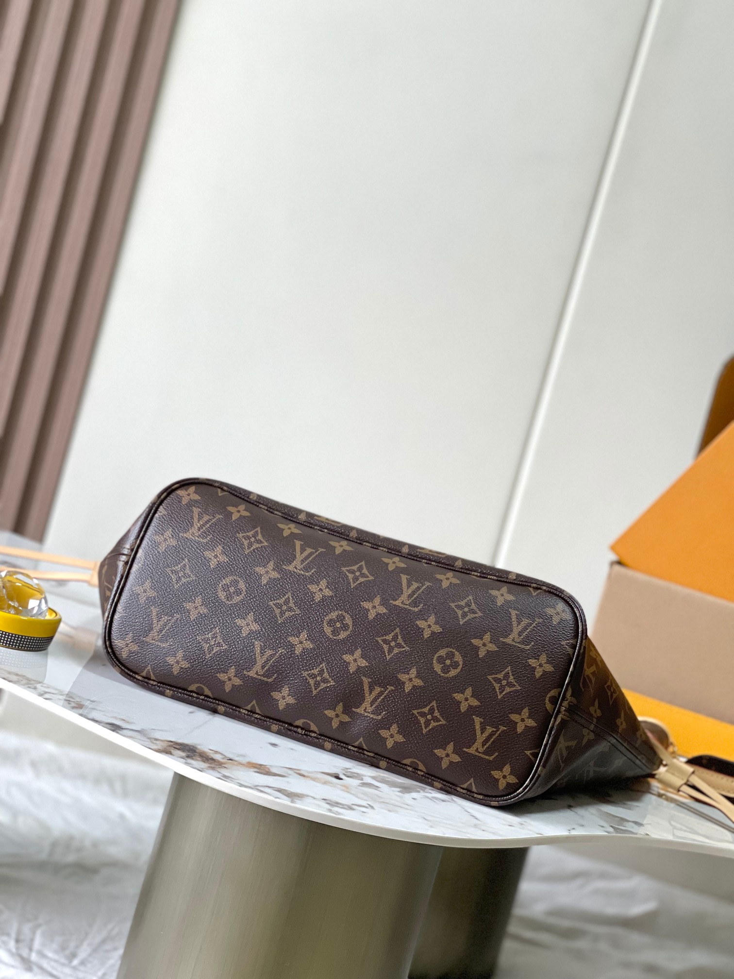 LOUIS VUITTON Neverfull Bandouliere Inside Out GM LOUIS VUITTON Neverfull Bandouliere Inside Out GM