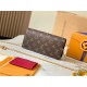 LOUIS VUITTON Lily Wallet On Chain Handbags LOUIS VUITTON Lily Wallet On Chain Handbags