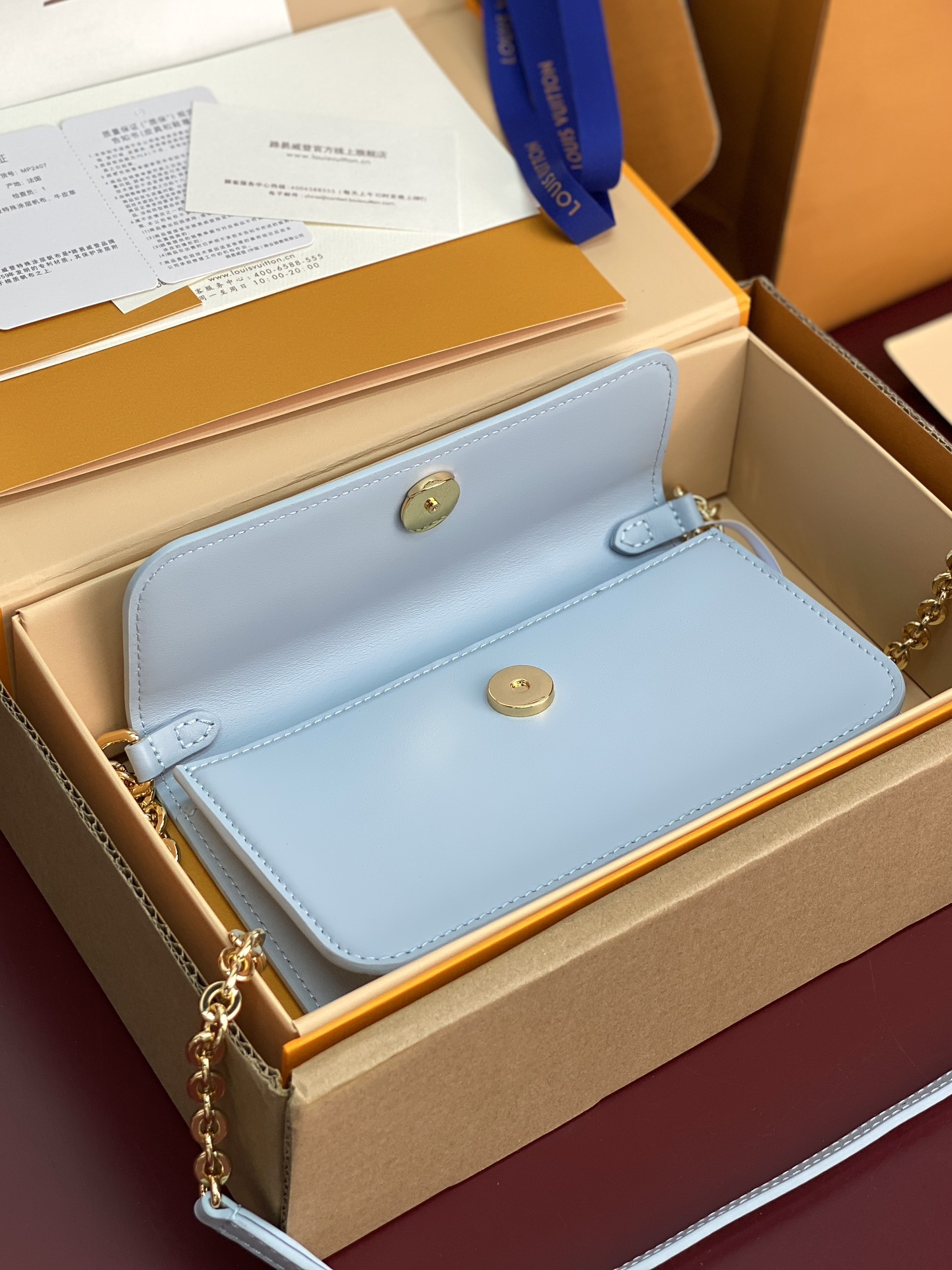 Louis Vuitton LV Bloom Leather Wallet On Chain Louis Vuitton LV Bloom Leather Wallet On Chain