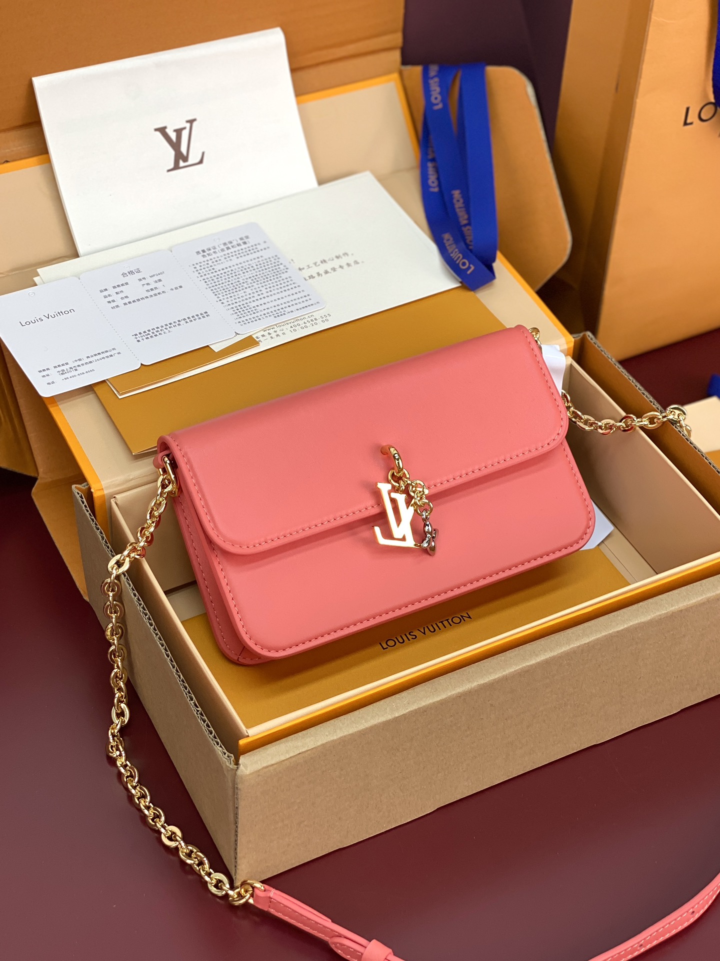 Louis Vuitton LV Bloom Leather Wallet On Chain Louis Vuitton LV Bloom Leather Wallet On Chain