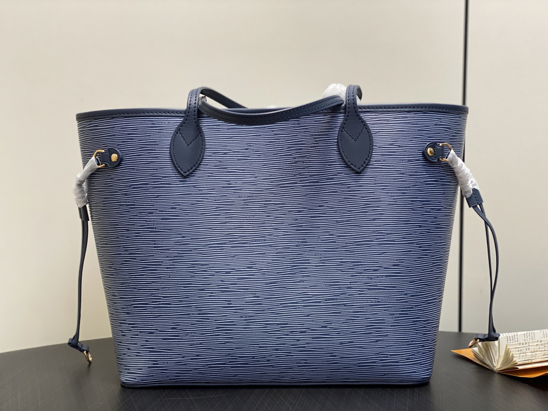 LOUIS VUITTON Neverfull MM LOUIS VUITTON Neverfull MM