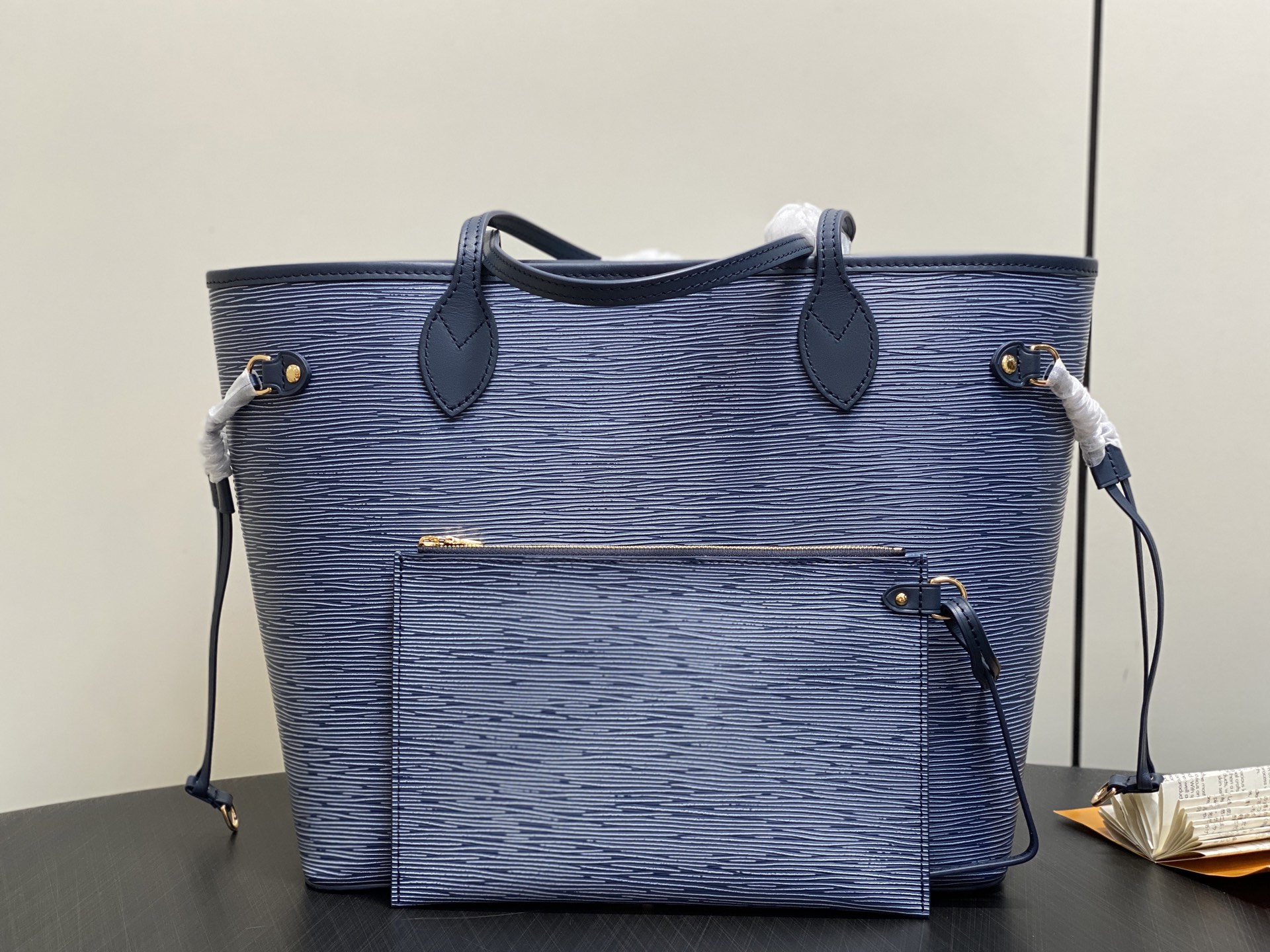 LOUIS VUITTON Neverfull MM LOUIS VUITTON Neverfull MM