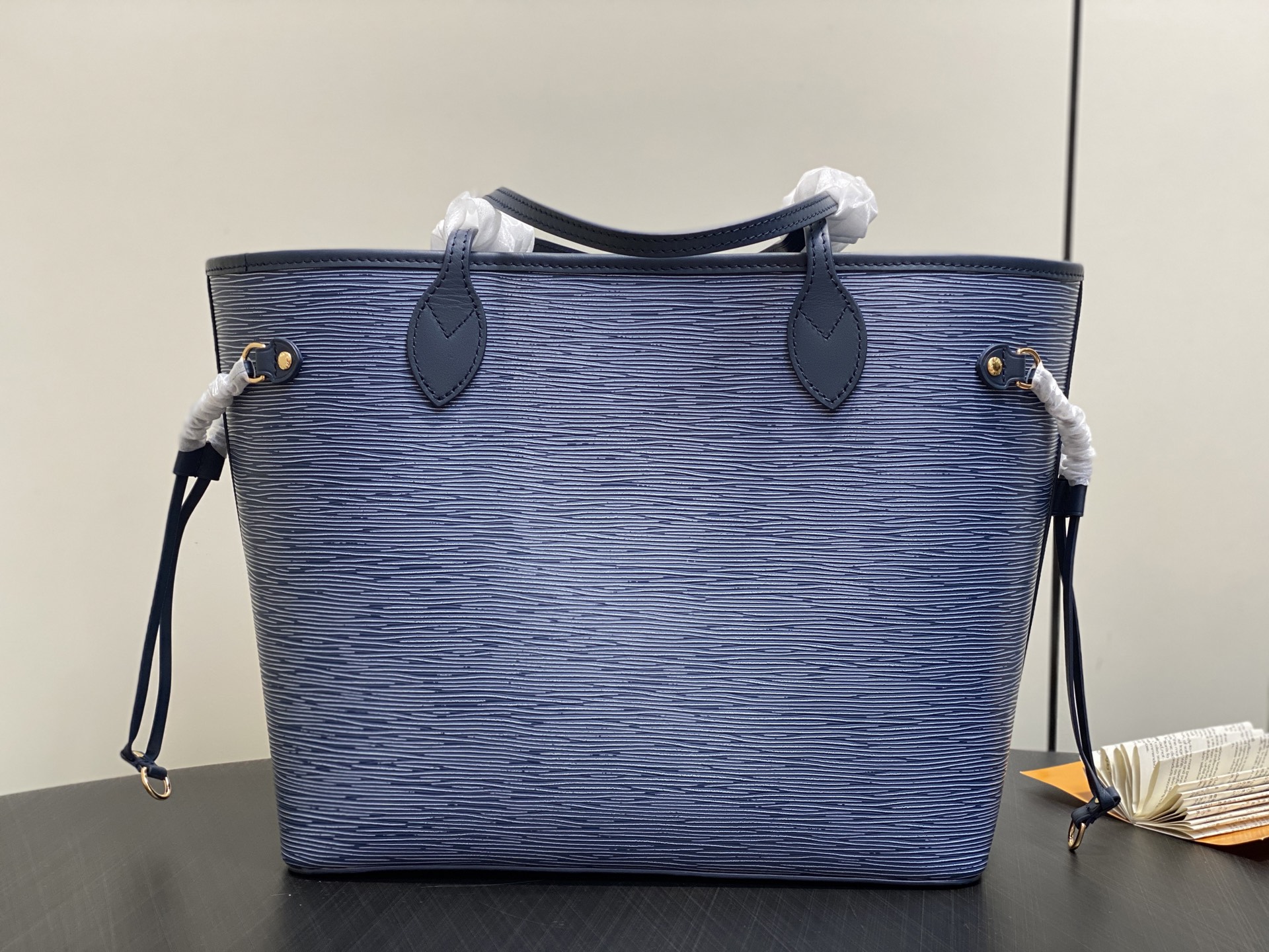LOUIS VUITTON Neverfull MM LOUIS VUITTON Neverfull MM