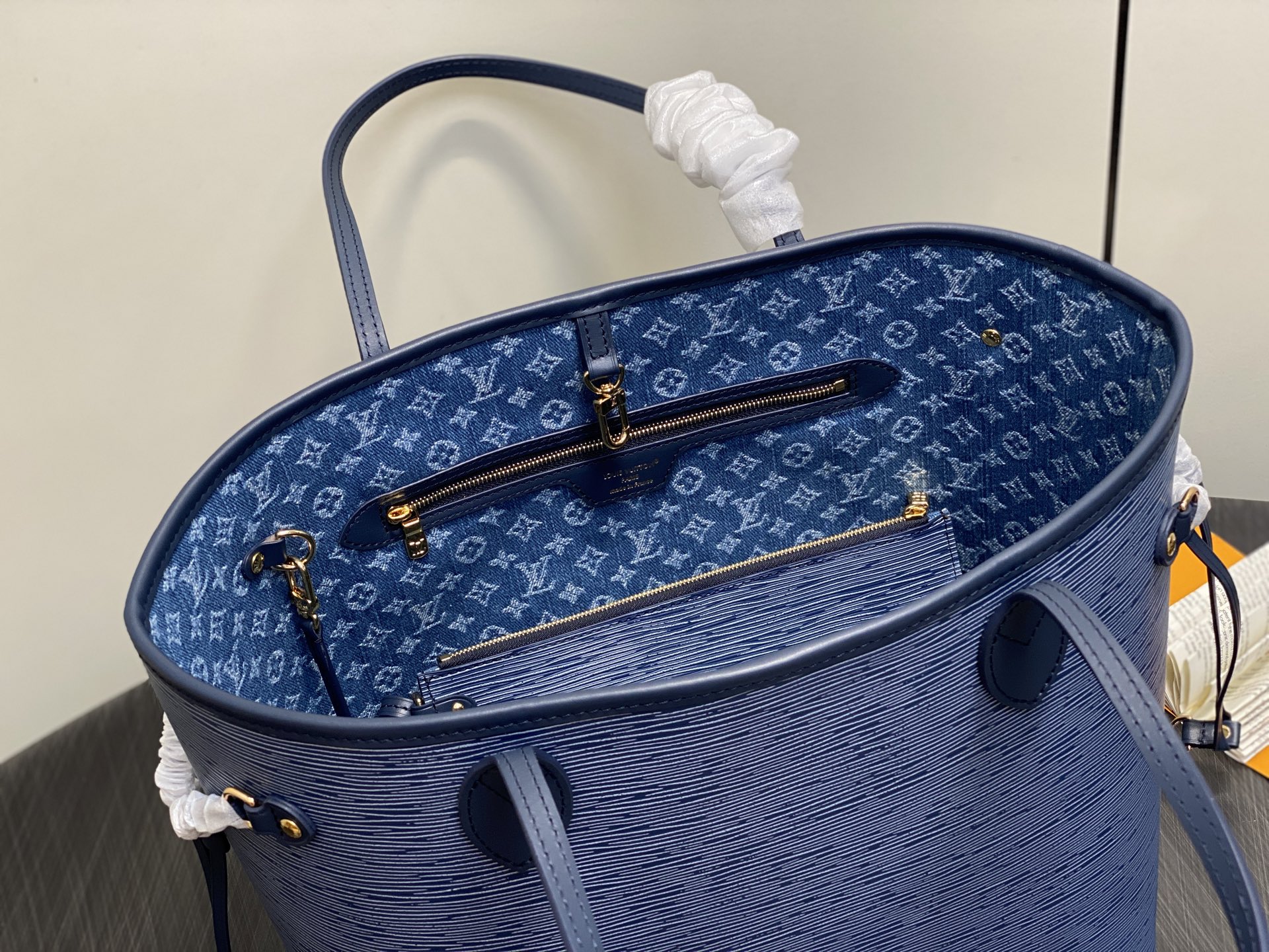 LOUIS VUITTON Neverfull MM LOUIS VUITTON Neverfull MM