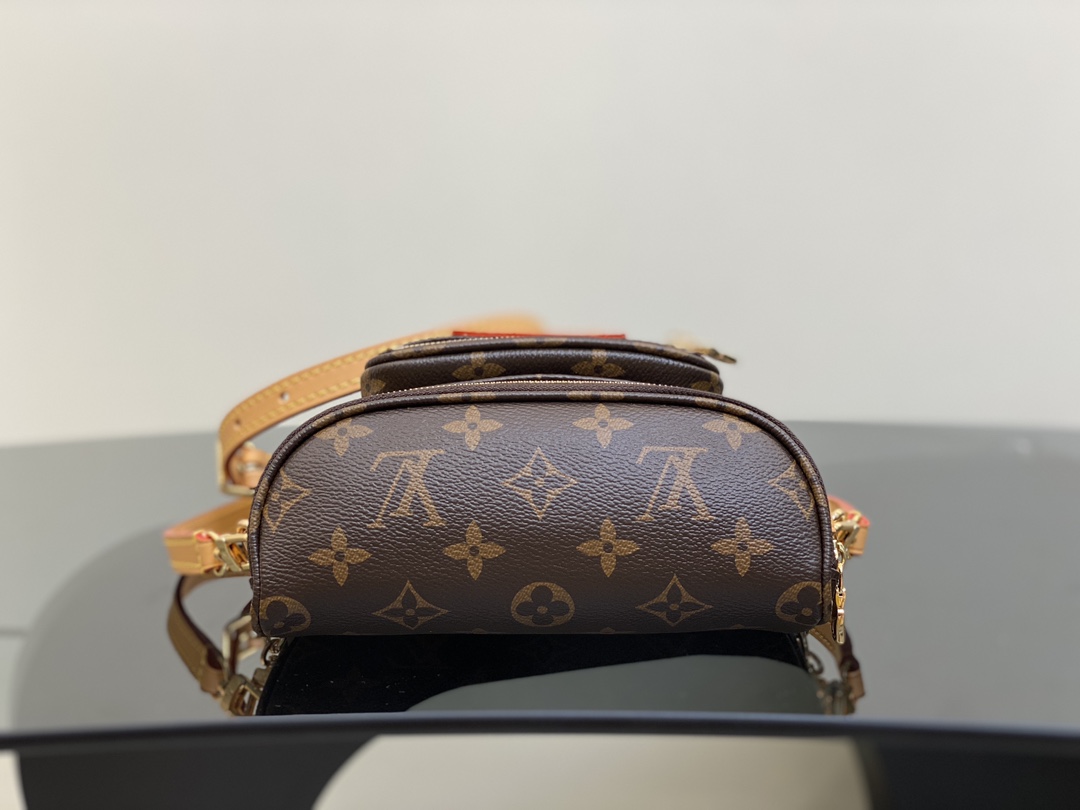 Louis Vuitton Mini Bumbag Monogram. Size